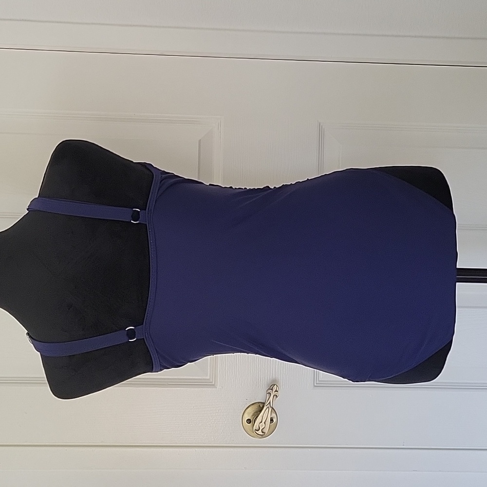 One piece bathing suit 🩱 - Picture 2 of 2